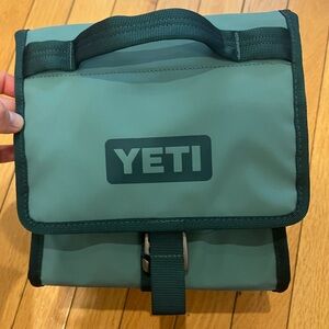 Yeti Daytrip Lunch Bag Like New